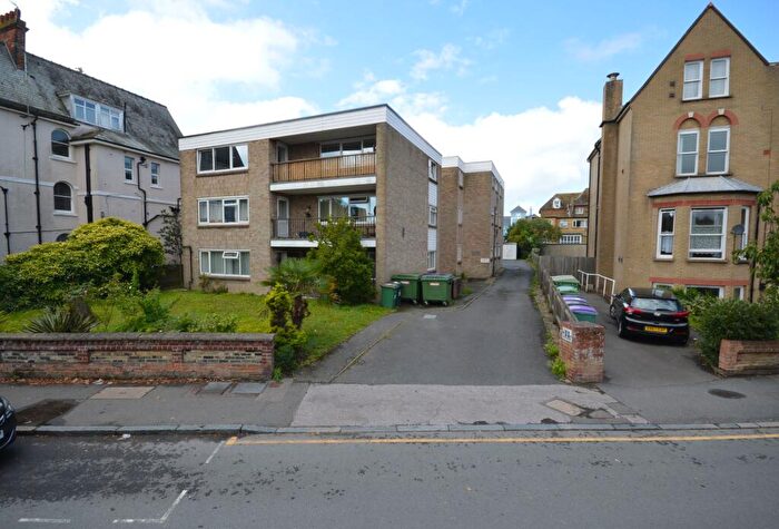 2 Bedroom Apartment For Sale In Cheriton Gardens, Knoll Court, CT20