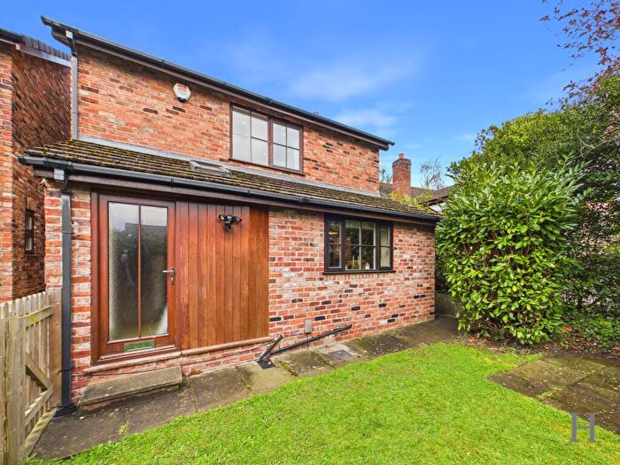 3 Bedroom Detached House For Sale In South Bank Close, Alderley Edge, SK9