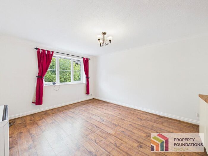 2 Bedroom Flat To Rent In Portswood Road, Kensington Court, SO17