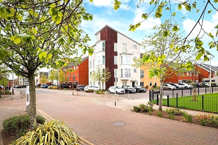 2 Bedroom Flat To Rent In Gweal Avenue, Reading, Berkshire, RG2