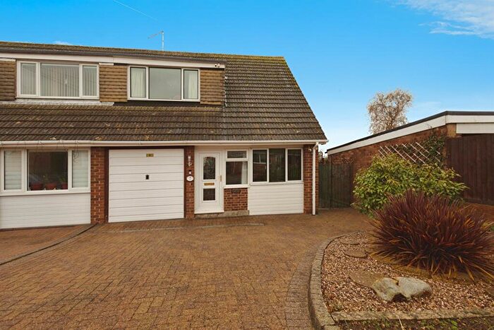 3 Bedroom Semi Detached House For Sale In Hoylake Drive, Northampton, NN2