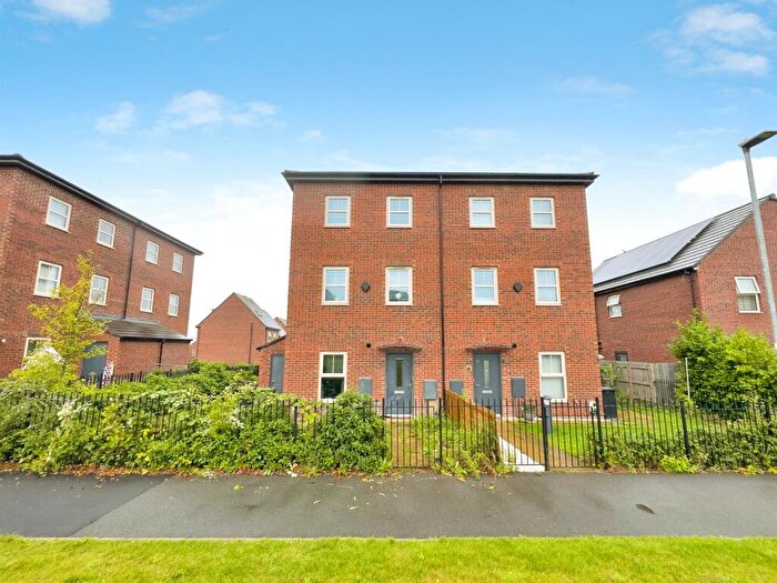 2 Bedroom Town House For Sale In Cardwell Road, Leeds, LS14