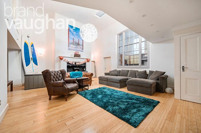 3 Bedroom Flat To Rent In Sussex Square, Brighton, East Sussex, BN2