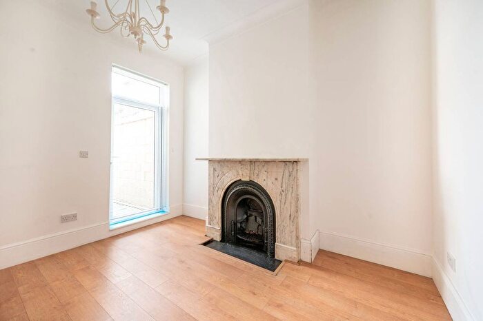 4 Bedroom Terraced House To Rent In Cann Hall Road, Leytonstone, London, E11