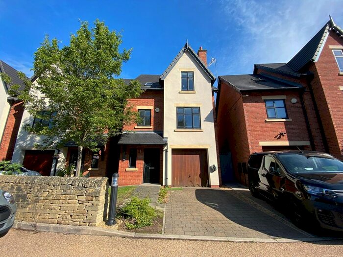 4 Bedroom Detached House To Rent In Waters Way, Worsley, M28