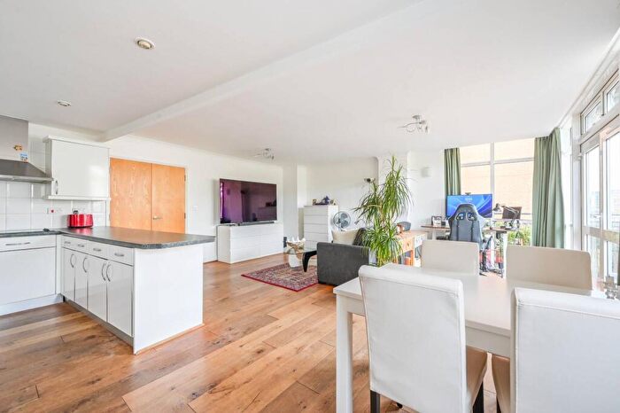 2 Bedroom Flat For Sale In Langbourne Place, Isle Of Dogs, London, E14