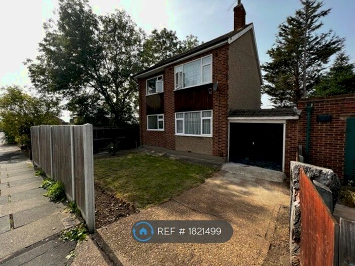 2 Bedroom Flat To Rent In Newbury Park, Ilford, IG2