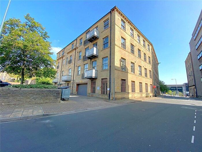 1 Bedroom Apartment For Sale In Upper Park Gate, Bradford, West Yorkshire, BD1