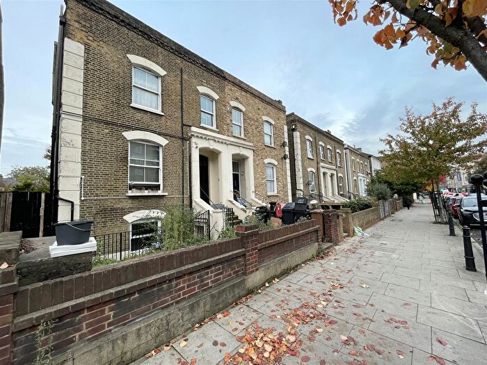2 Bedroom Flat To Rent In Amhurst Road, Hackney, E8
