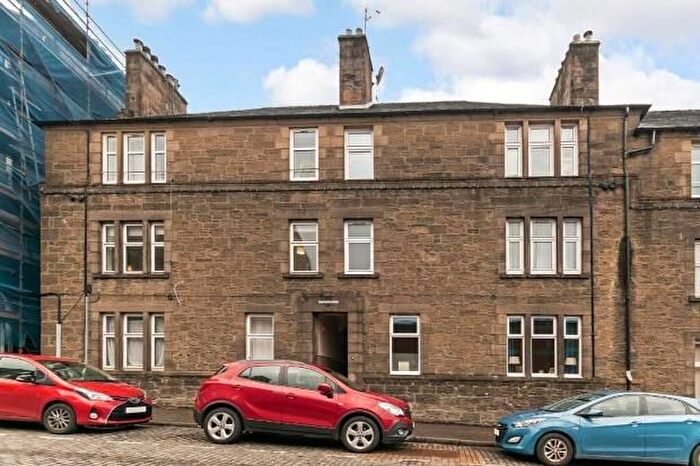 3 Bedroom Flat To Rent In Morgan Place, Stobswell, Dundee, DD4