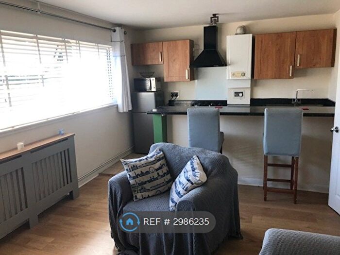 1 Bedroom Flat To Rent In Byfleet Road, New Haw, Addlestone, KT15