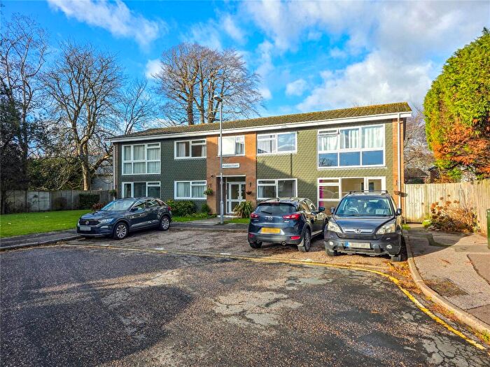 2 Bedroom Apartment For Sale In Oakleigh Way, Highcliffe, Christchurch, Dorset, BH23