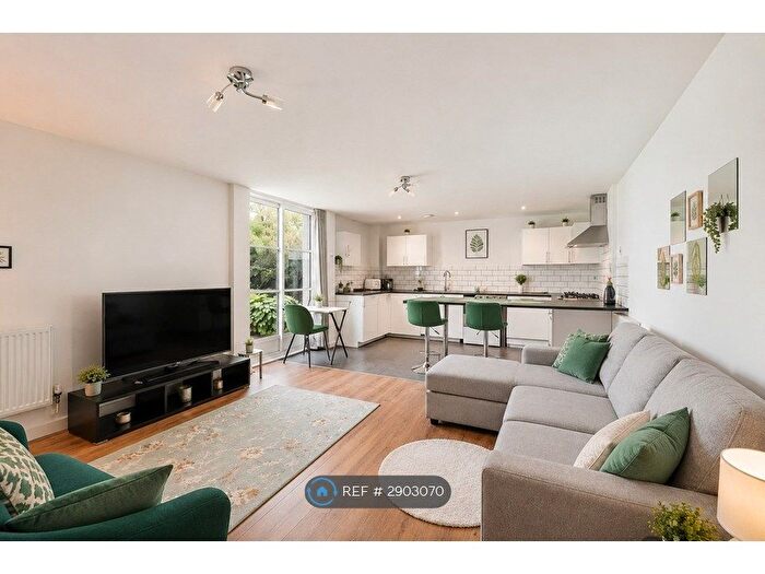 1 Bedroom Flat To Rent In Barrier Point Road, London, E16