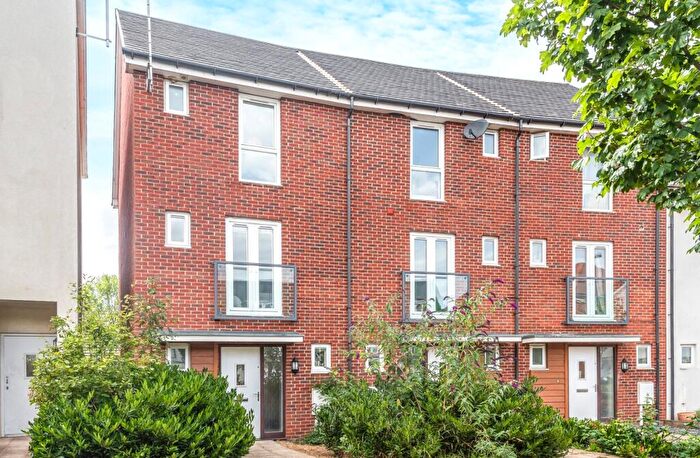 3 Bedroom End Of Terrace House For Sale In Top Fair Furlong, Redhouse Park, Milton Keynes, Buckinghamshire, MK14