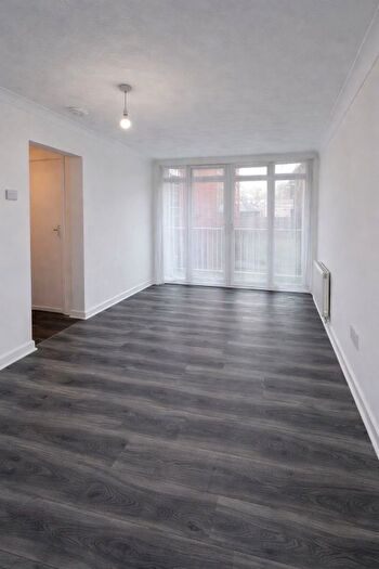 2 Bedroom Flat To Rent In Long Riding, Basildon, SS14