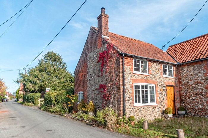 3 Bedroom Cottage For Sale In The Street, Barney, NR21
