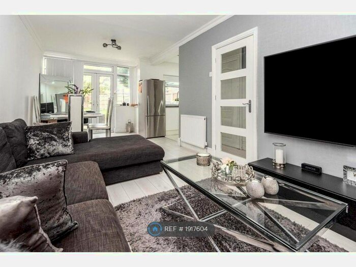 3 Bedroom Semi-Detached House To Rent In Whitecroft Road, Birmingham, B26