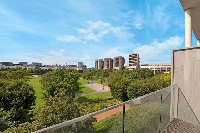 2 Bedroom Flat To Rent In Parkside Court, Pontoon Dock, E16