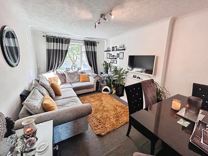 2 Bedroom Flat To Rent In Sea Front, Hayling Island, Hampshire, PO11
