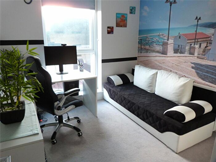 2 Bedroom Apartment To Rent In Cygnet House, Drake Way, Reading, Berkshire, RG2