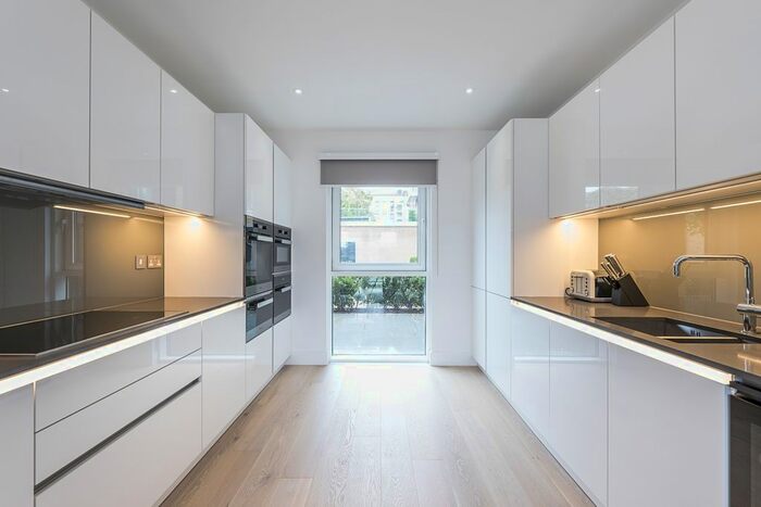 2 Bedroom Flat To Rent In Central Avenue, London, SW6