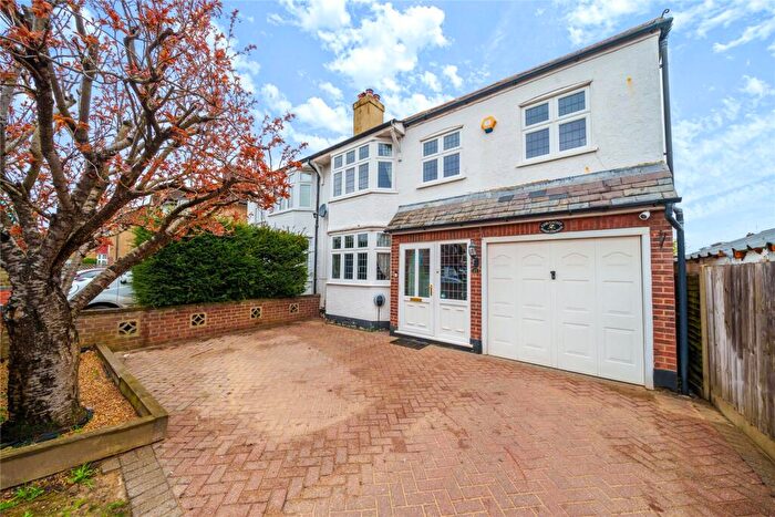 4 Bedroom Semi Detached House For Sale In Stuart Avenue, Walton-On-Thames, Surrey, KT12