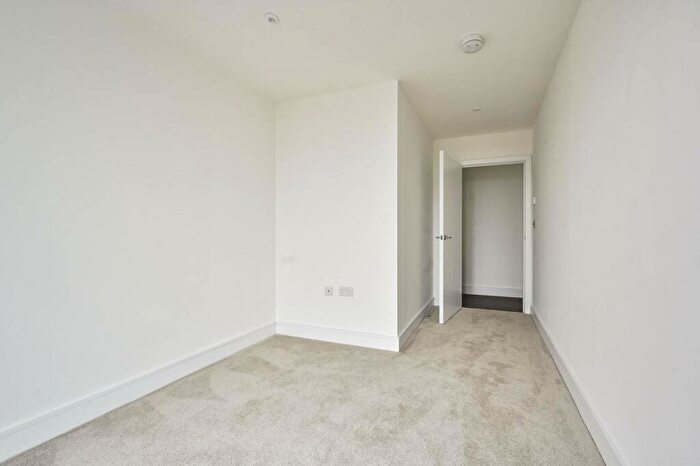 2 Bedroom Flat For Sale In Vision Point, Battersea, SW11