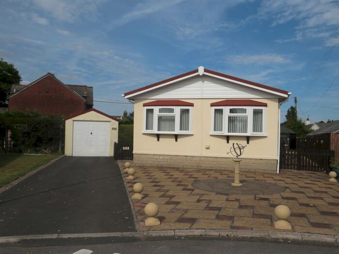2 Bedroom Mobile/park Home For Sale In Lillybrook Estate, Lyneham, Chippenham, SN15