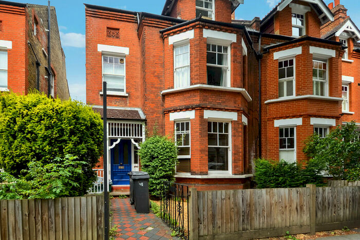 1 Bedroom Apartment To Rent In Victoria Avenue, Surbiton, KT6