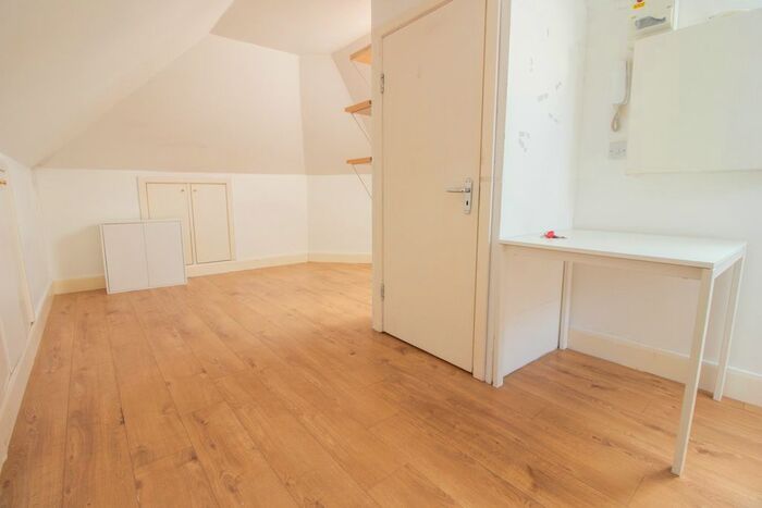Studio To Rent In Homerton High Street, Homerton, E9