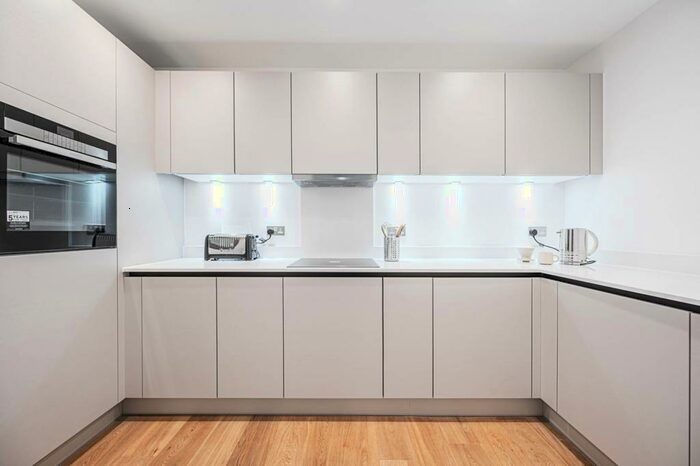 3 Bedroom Flat To Rent In Wild Flower Garden, Hackney Wick, London, E3