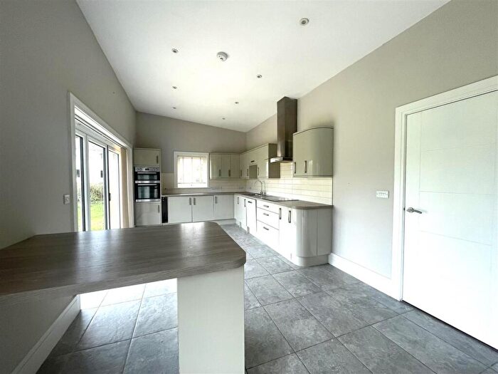 1 Bedroom Detached House To Rent In Templewood Lane, Stoke Poges., SL2