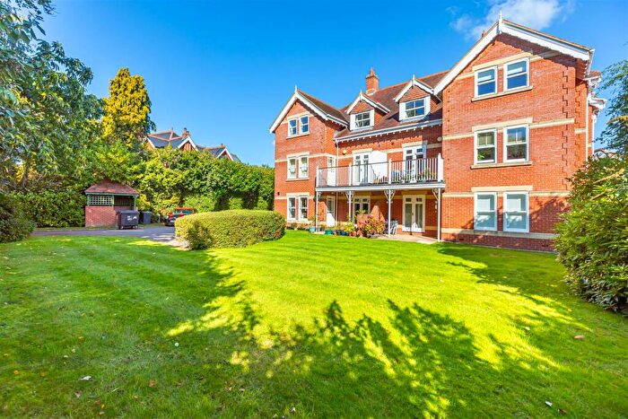 2 Bedroom Flat For Sale In Cavendish Road, Bournemouth, BH1