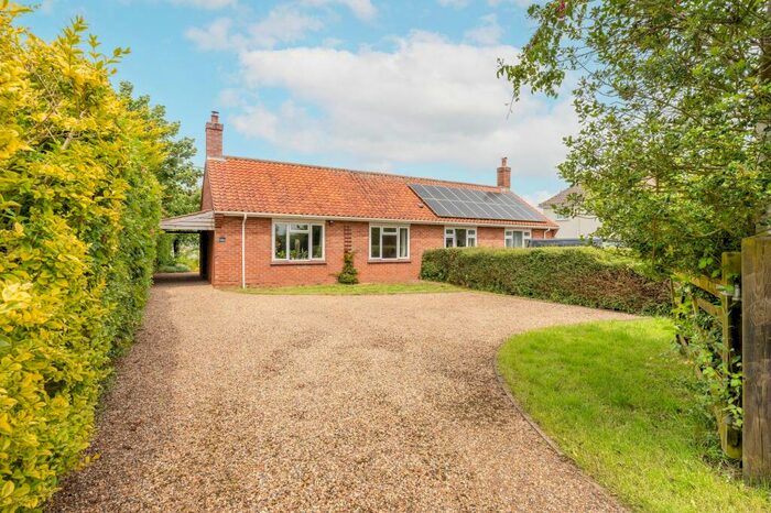 2 Bedroom Semi-Detached Bungalow For Sale In Vicarage Road, Deopham, NR18
