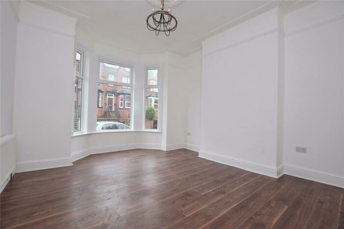 4 Bedroom Semi-Detached House To Rent In Roundhay Mount, Leeds, West Yorkshire, LS8