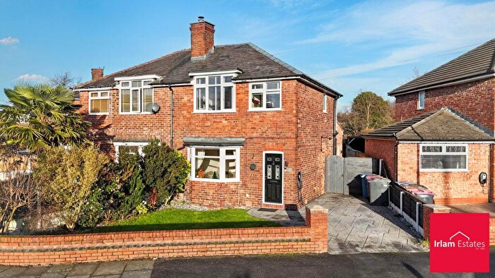 3 Bedroom Semi-Detached House For Sale In Warwick Road, Cadishead, M44
