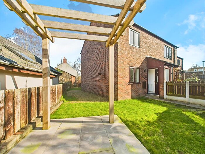 2 Bedroom Flat To Rent In St Martins Court, Brampton, CA8