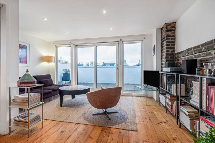 2 Bedroom Flat For Sale In Caedmon Road, Islington, London, N7