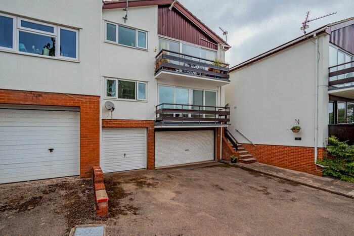 2 Bedroom Flat To Rent In Cwrt Cefn, Lisvane, CF14