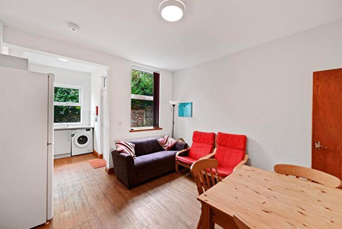 4 Bedroom House To Rent In Warrington Road, Sheffield, S10