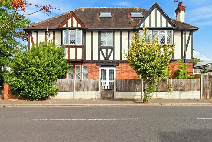 3 Bedroom Flat For Sale In Canewdon Road, Westcliff-On-Sea, SS0