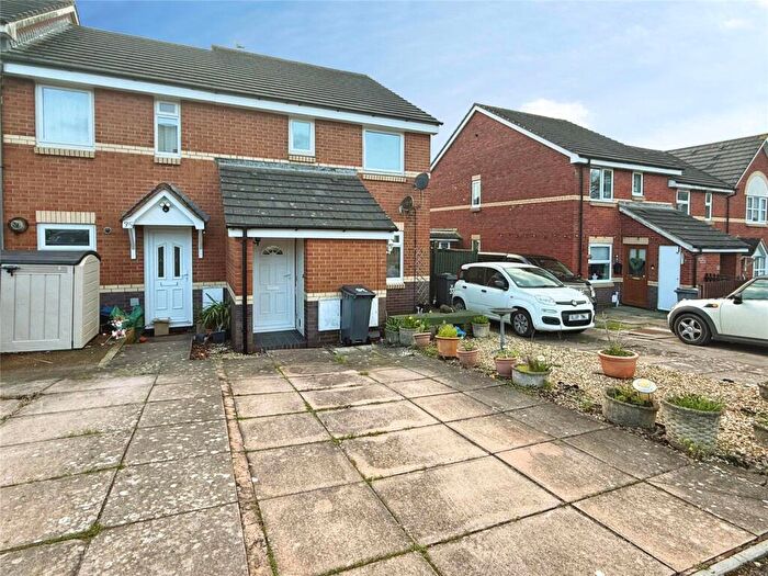 2 Bedroom Flat To Rent In Brittany Road, Exmouth, Devon, EX8