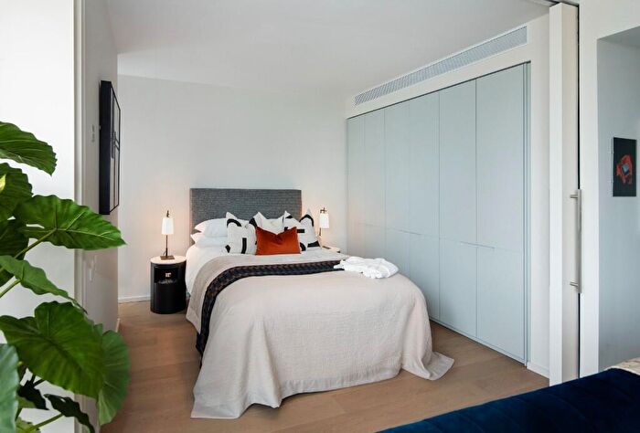 1 Bedroom Apartment To Rent In Newfoundland Place, London, E14