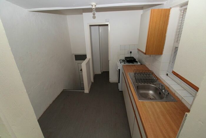 3 Bedroom Flat To Rent In Brinkburn Avenue, Bensham, NE8