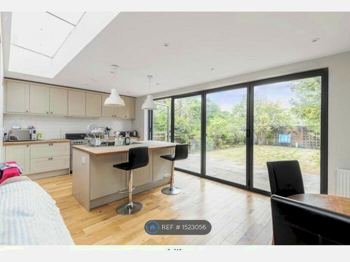 5 Bedroom Semi-Detached House To Rent In Thornton Gardens, Balham, SW12