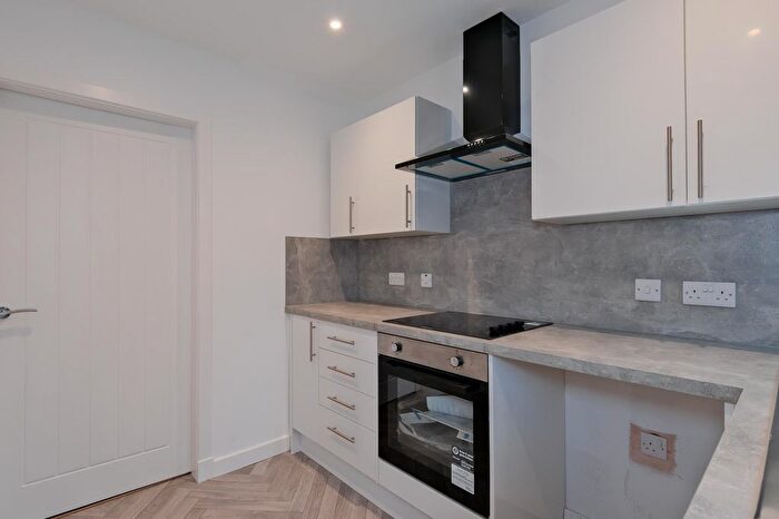 2 Bedroom End Of Terrace House To Rent In Earn Crescent, Wishaw, ML2