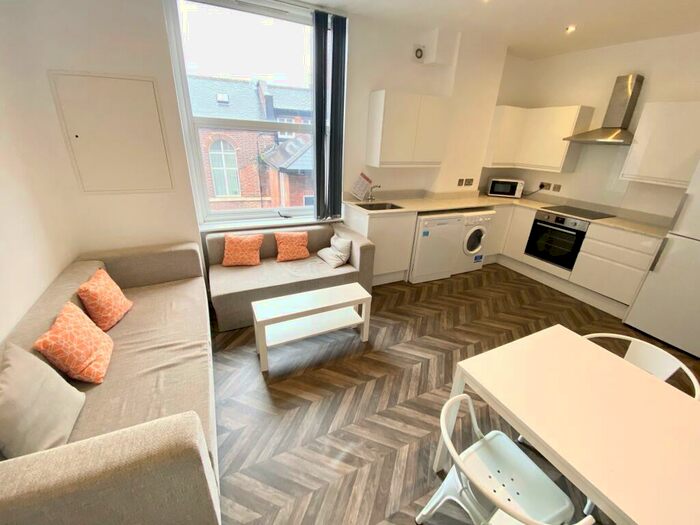 4 Bedroom Apartment To Rent In Rockingham Lane, Sheffield, S1