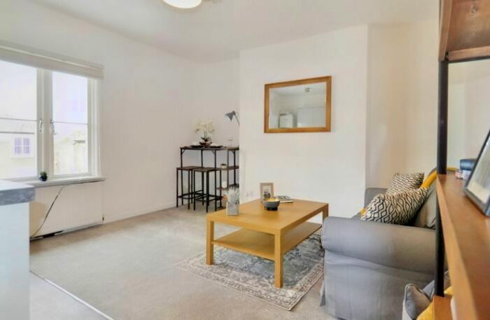 1 Bedroom Flat To Rent In St Stephens Avenue, Shepherds Bush, W12