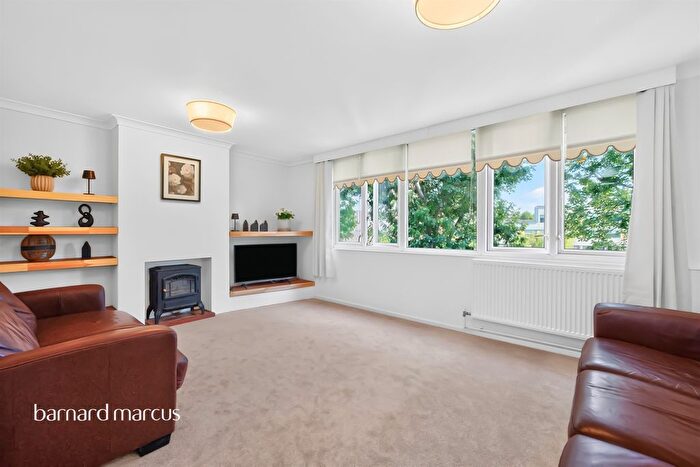 3 Bedroom Flat For Sale In Laxley Close, London, SE5