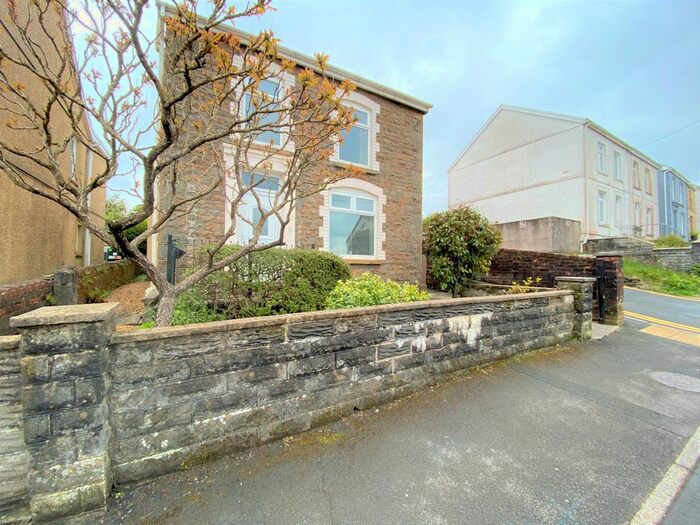 3 Bedroom SemiDetached House To Rent In Brynamman Road, Brynamman